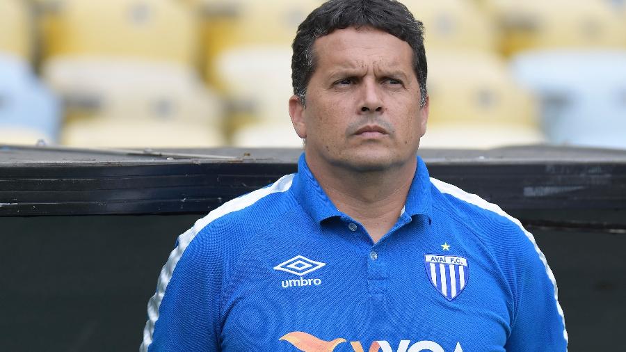 Claudinei Oliveira é o treinador do Avaí contra o Fluminense - Thiago Ribeiro/AGIF