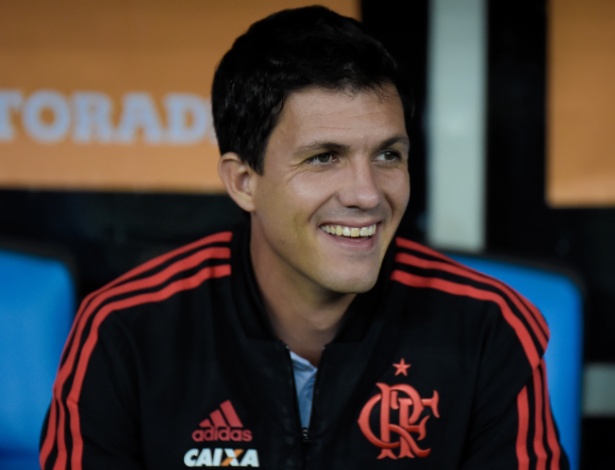 Maurício Barbieri era só sorrisos antes do jogo contra o Santa Fe. Situação é delicada - Thiago Ribeiro/AGIF