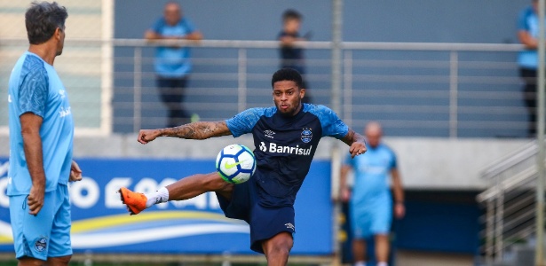 André tenta é centroavante do Grêmio no Campeonato Brasileiro. Time busca melhora - Lucas Uebel/Grêmio