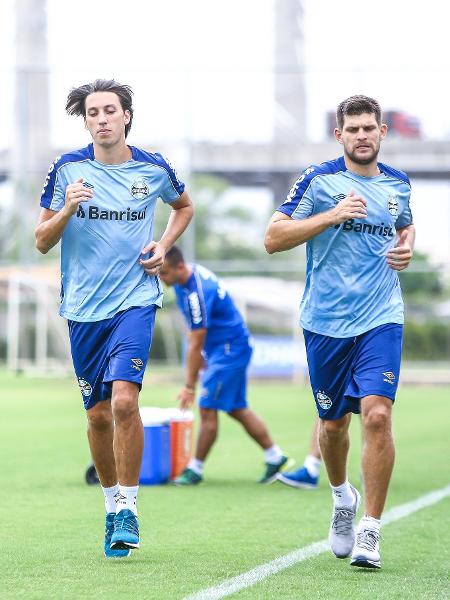 Pedro Geromel e Kannemann durante treino físico no CT do Grêmio - Lucas Uebel/Grêmio