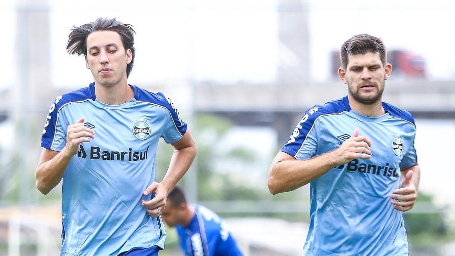 Pedro Geromel e Kannemann durante treino físico no CT do Grêmio - Lucas Uebel/Grêmio