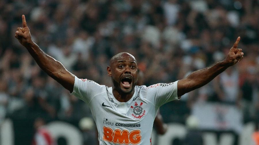 Vagner Love comemora gol do título do Corinthians na final do Campeonato Paulista contra o São Paulo - Marcello Zambrana/AGIF