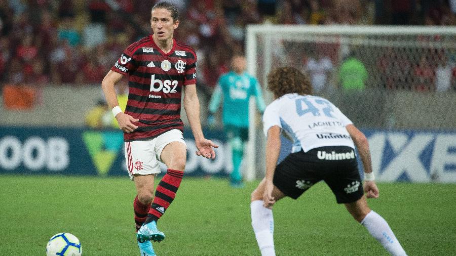 Filipe Luís e Galhardo disputam uma jogada em Flamengo x Grêmio - Alexandre Vidal/Flamengo