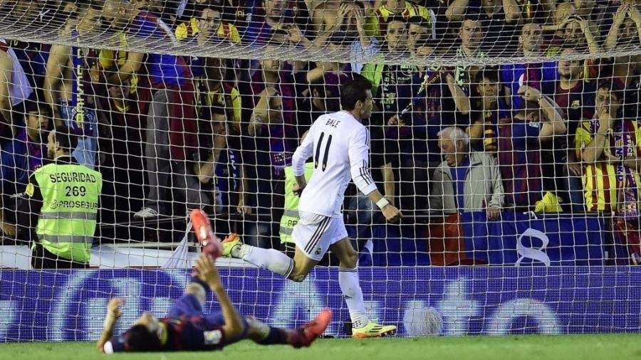 Bale corre para comemorar o segundo gol do Real contra o Barcelona pela final da Copa do Rei - AFP PHOTO/ JAVIER SORIANO