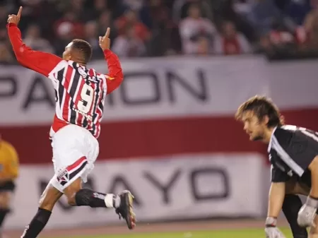 Choro Futebolístico - 😱, Que temporada de um goleiro. . 🏆, Títulos em  2005: Libertadores. Mundial de Clubes. Paulistão. . 🏆