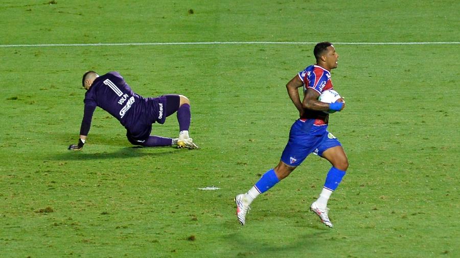 David comemora gol do Fortaleza contra o São Paulo: reação e empate em 2 a 2, após o 2 a 0 contra no placar - Bruno Ulivieri/AGIF