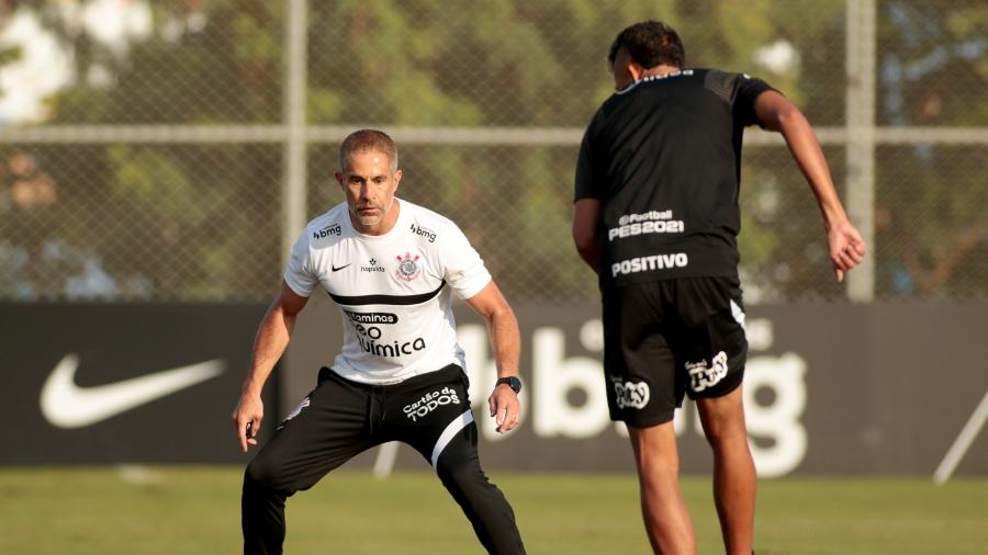 O volante Cantillo tem sido presença quase constante com Sylvinho no Corinthians  - Rodrigo Coca/ Ag. Corinthians 