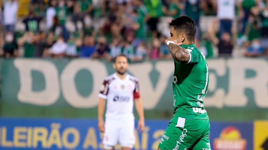 Henrique Almeida lamenta chance perdida, em partida da Chapecoense contra o Flamengo - Dinho Zanotto/AGIF