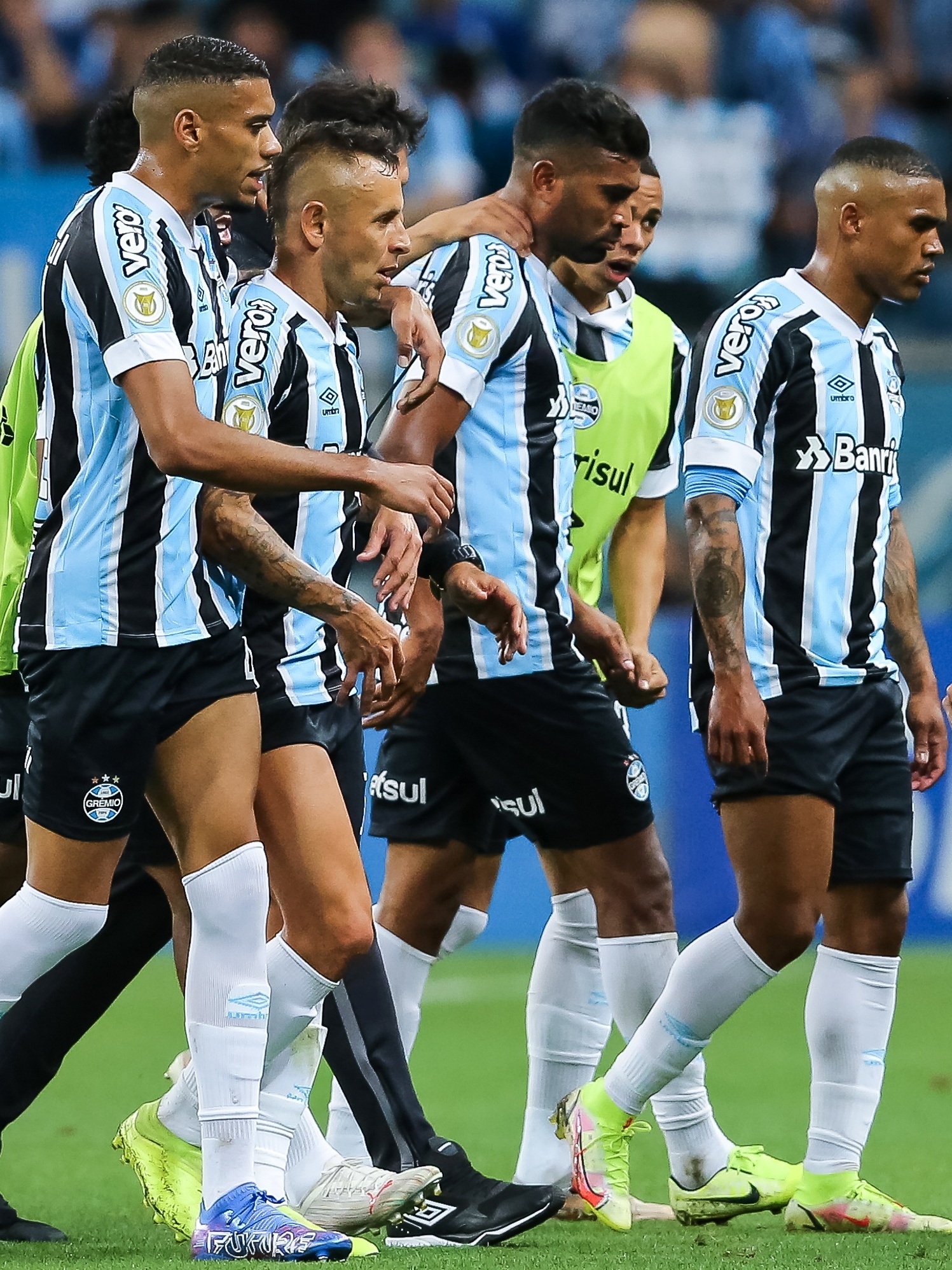 Atlético-MG se impõe, vence o Grêmio por 3 a 0 e entra no G4