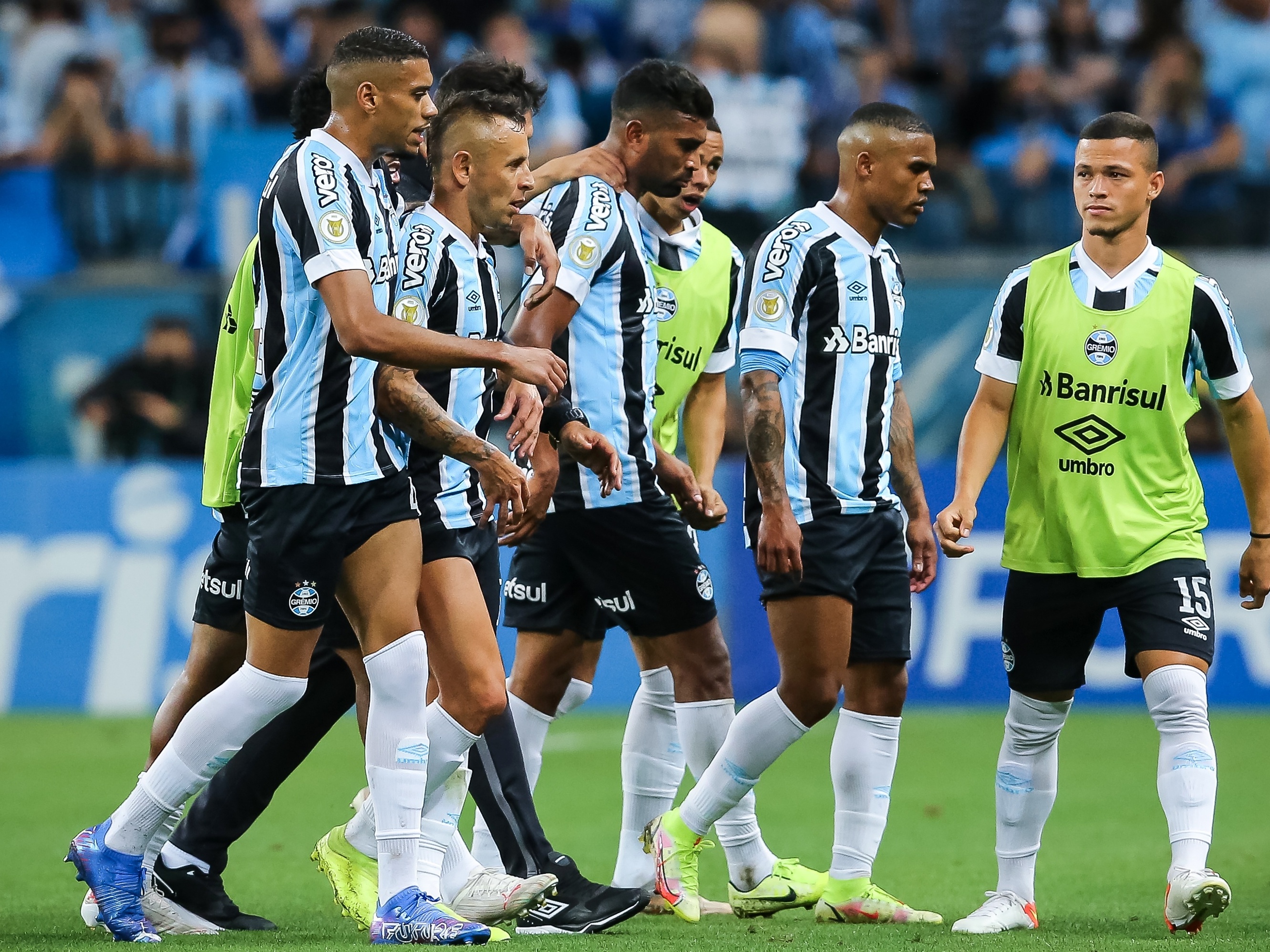 Grêmio vence Atlético-MG, mas é rebaixado pela terceira vez à Série B