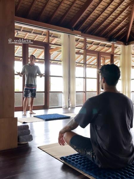 Gabriel Medina medita na Indonésia - reprodução/Instagram