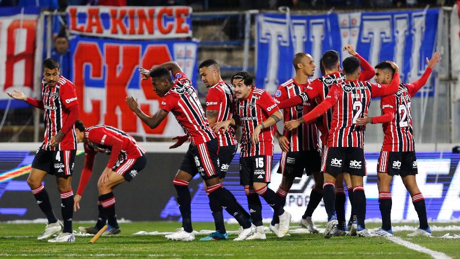 Jogadores do São Paulo comemoram gol contra a Universidad Católica na Copa Sul-americana - Photo by Marcelo Hernandez/Getty Images