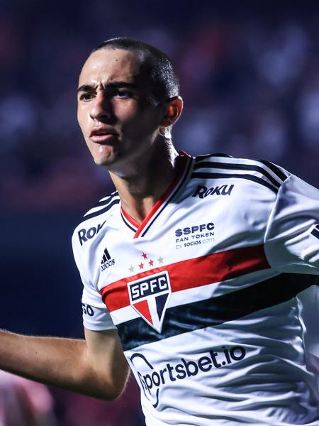 Rodriguinho comemora seu gol pelo São Paulo contra a Católica, pela Sul-Americana - Marcello Zambrana/AGIF