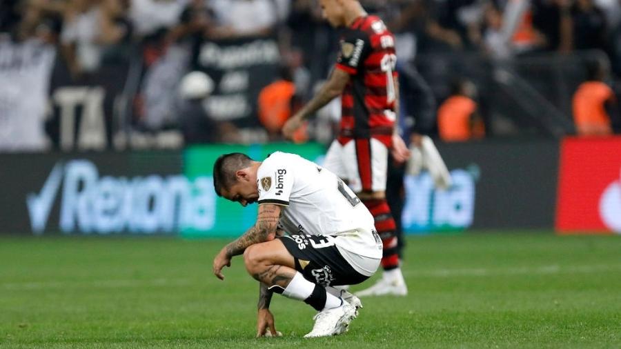 Apresentador crava eliminação do Corinthians e admite que Flamengo está em outro patamar