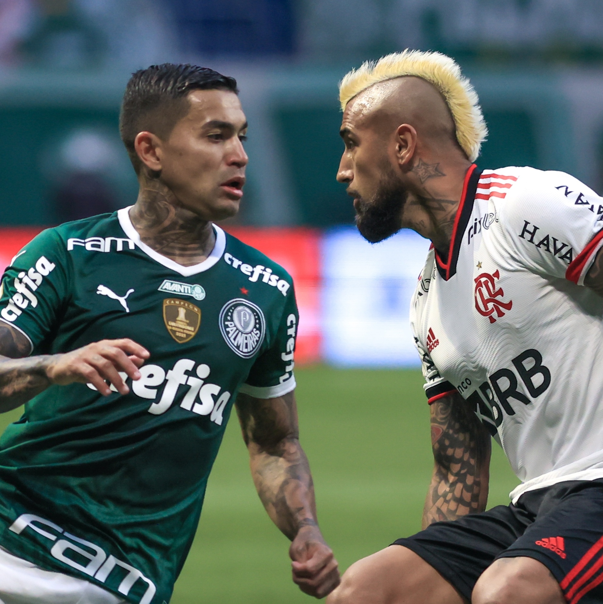 Flamengo fica no empate com o Goiás e vê Palmeiras abrir nove