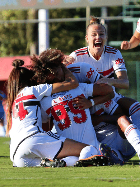 Jogadoras do São Paulo comemoram vitória sobre o Real Brasília no Brasileirão Feminino - Reprodução/Instagram/São Paulo FC