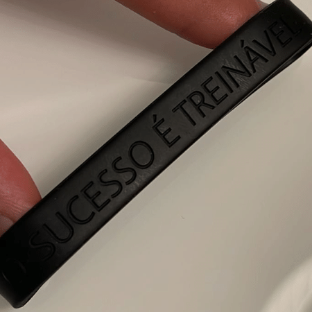 Pulseira presenteada por Joel Jota 'sucesso é treinável'