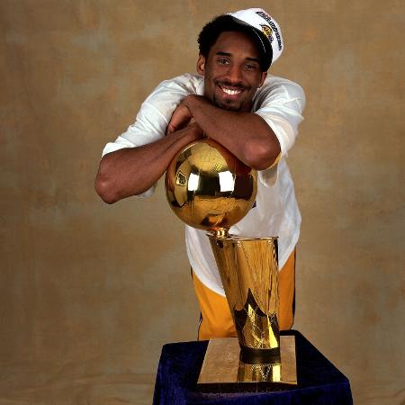 Kobe Bryant comemora seu primeiro título da NBA, em 2000