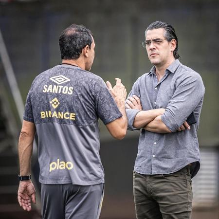Técnico Fabio Carille e Paulo Bracks, novo CEO do Santos, no CT Rei Pelé