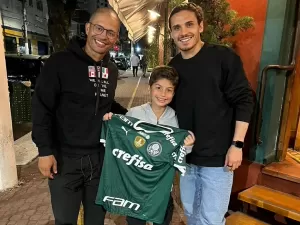 Alex homenageia Veiga pelos 100 gols no Palmeiras: 'Siga desfrutando'