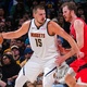 Jokic anota triplo-duplo histórico e Nuggets vencem Hawks na NBA