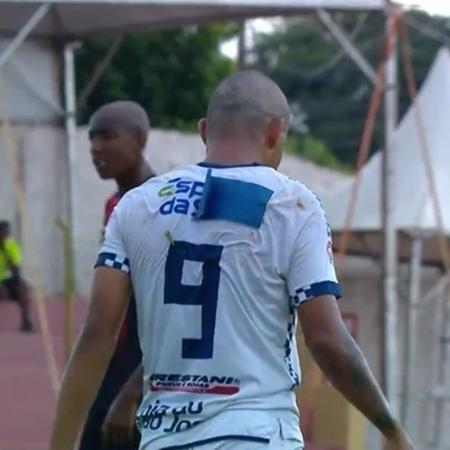 São José-RS usou fita para esconder patrocínio da Esportes da Sorte durante jogo da Copinha - Reprodução