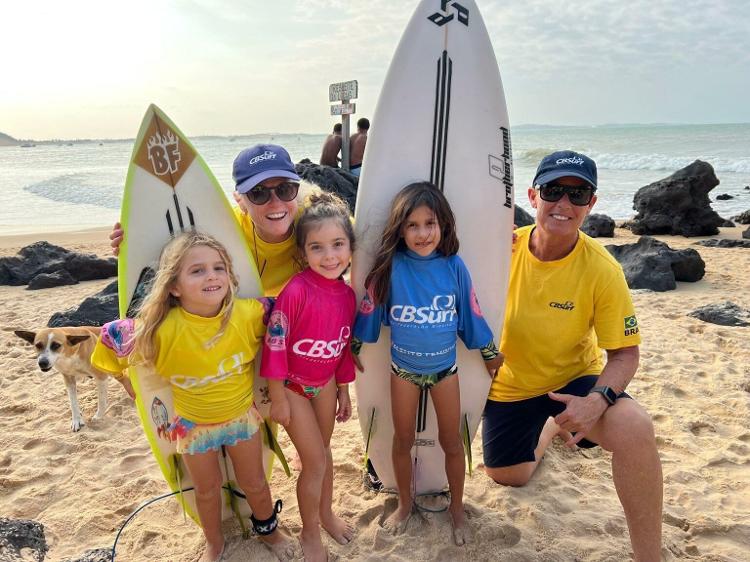 Surfe: Brigitte Mayer e Karina Abras durante o Talento Feminino em Baía Formosa (RN) Surfe: Brigitte Mayer e Karina Abras durante o Talento Feminino em Baía Formosa (RN)