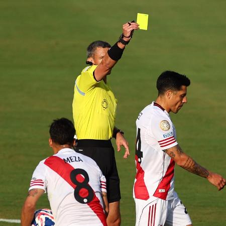 Enzo Pérez inauguró el festival de tarjetas amarillas en River x Monterrey