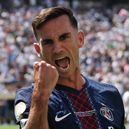 Fabián Ruíz comemora gol marcado pelo PSG contra o Real Madrid no Mundial Fabián Ruíz comemora gol marcado pelo PSG contra o Real Madrid no Mundial