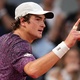 'Maratonistas', Fonseca e Mensik somam 27 horas na quadra em Roland Garros