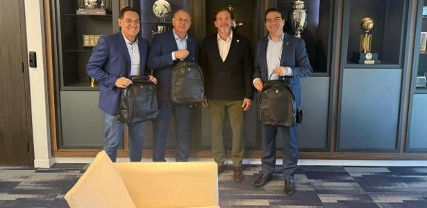 Corinthians: Stabile e Paz vão à Conmebol e se reúnem com presidente
