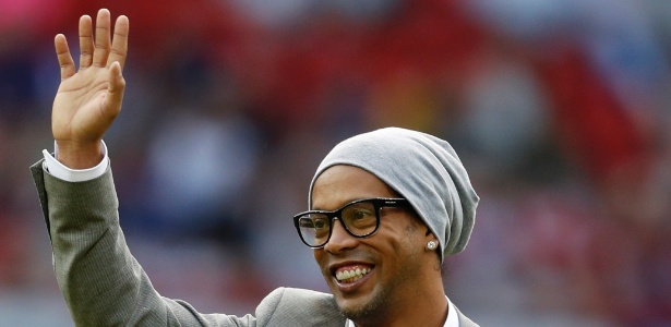 Ronaldinho ainda estuda o que fará em 2017 - Phil Noble/Reuters