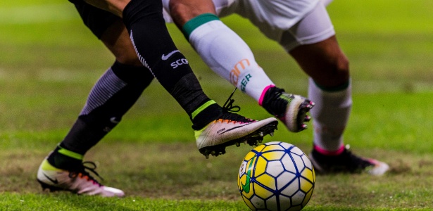 Patrocinadores de camisa e material esportivo renderam ao Palmeiras uma receita de R$ 69,8 mi em 2015 - Adriano Vizoni/Folhapress
