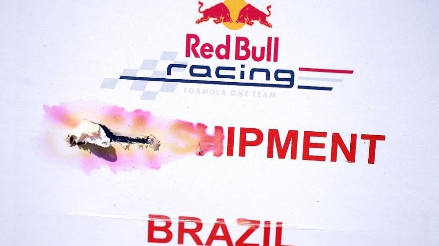 Detalhe de material da Red Bull enviado via navio para o GP do Brasil  - Vladimir Rys/Getty Images