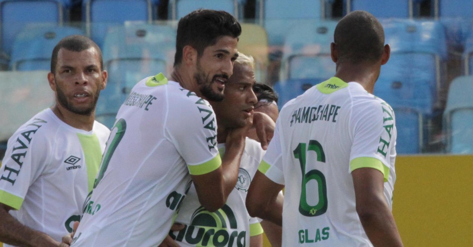 Nem gol no último minuto salvou | Atlético-GO fica no 1 a 1 com Chape e é 1ª time a ser rebaixado para Série B