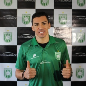 O zagueiro Lucio é apresentado como reforço do Gama - undefined