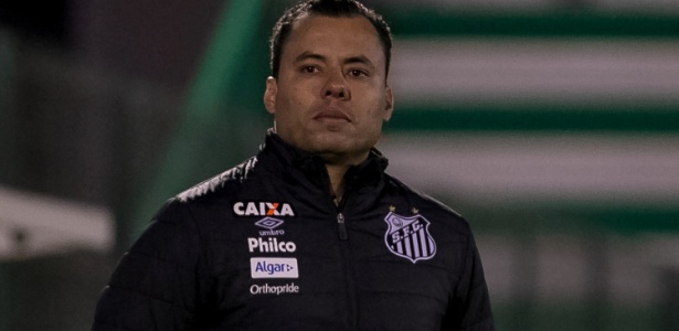 Jair Ventura em ação pelo Santos; dois jogos após a volta, ele foi demitido pelo Santos - Liamara Polli/AGIF