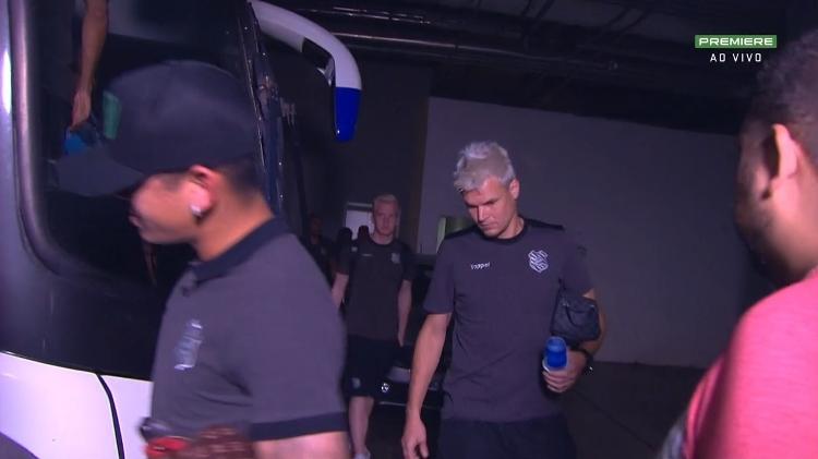 Jogadores do Figueirense deixam a Arena Pantanal - Reprodução - Reprodução