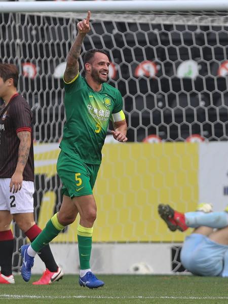 Renato Augusto comemora gol marcado pelo Beijing Guoan - AFP