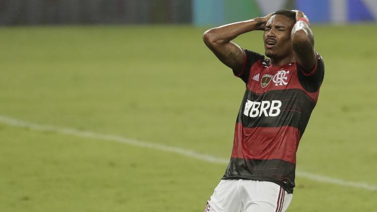 Vitinho regrets the elimination of Flamengo by Racing in the Libertadores - ANTONIO LACERDA / POOL / AFP - ANTONIO LACERDA / POOL / AFP