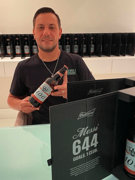 Diego Alves comenta garrafas que recebeu de Messi - Instagram