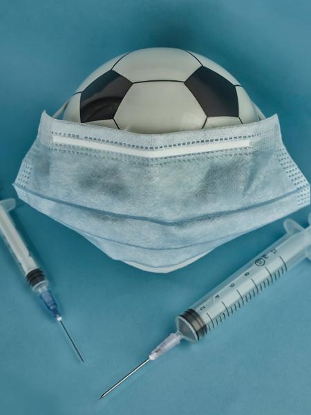 Bola de futebol; vacina; covid-19 - Getty Images/iStockphoto