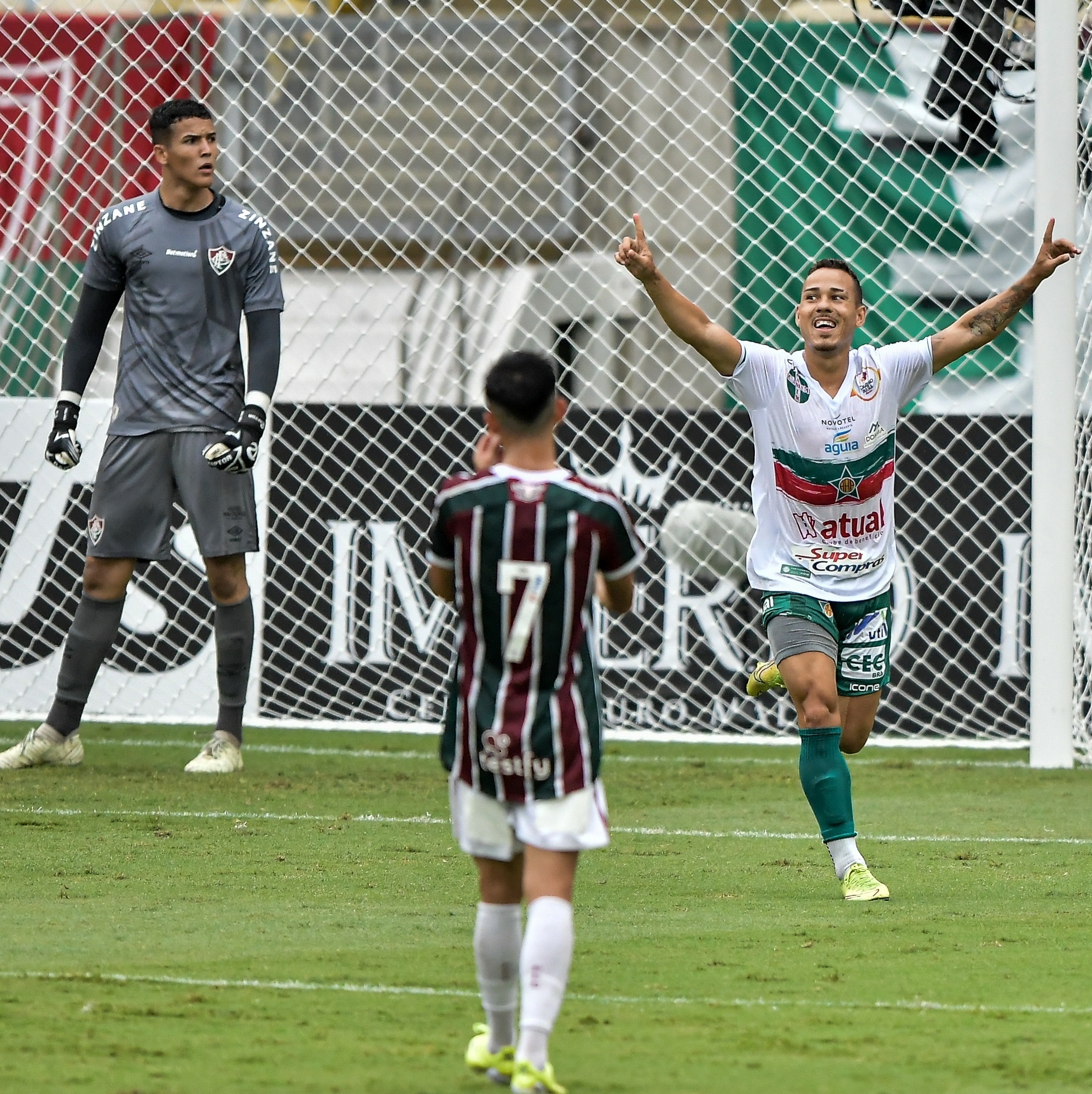 Fluminense F.C. on X: FIM DE JOGO. Flu luta até o fim e busca o empate com  o Botafogo no Maraca. PH Ganso e Matheus Martins marcaram os gols do  Tricolor.  /