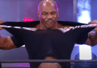 Mike Tyson rasga camisa e encena briga de gangue em evento de luta livre - Reprodução/YouTube