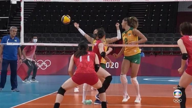 Olimpíadas: Vôlei: Macris torce tornozelo em jogo do ...