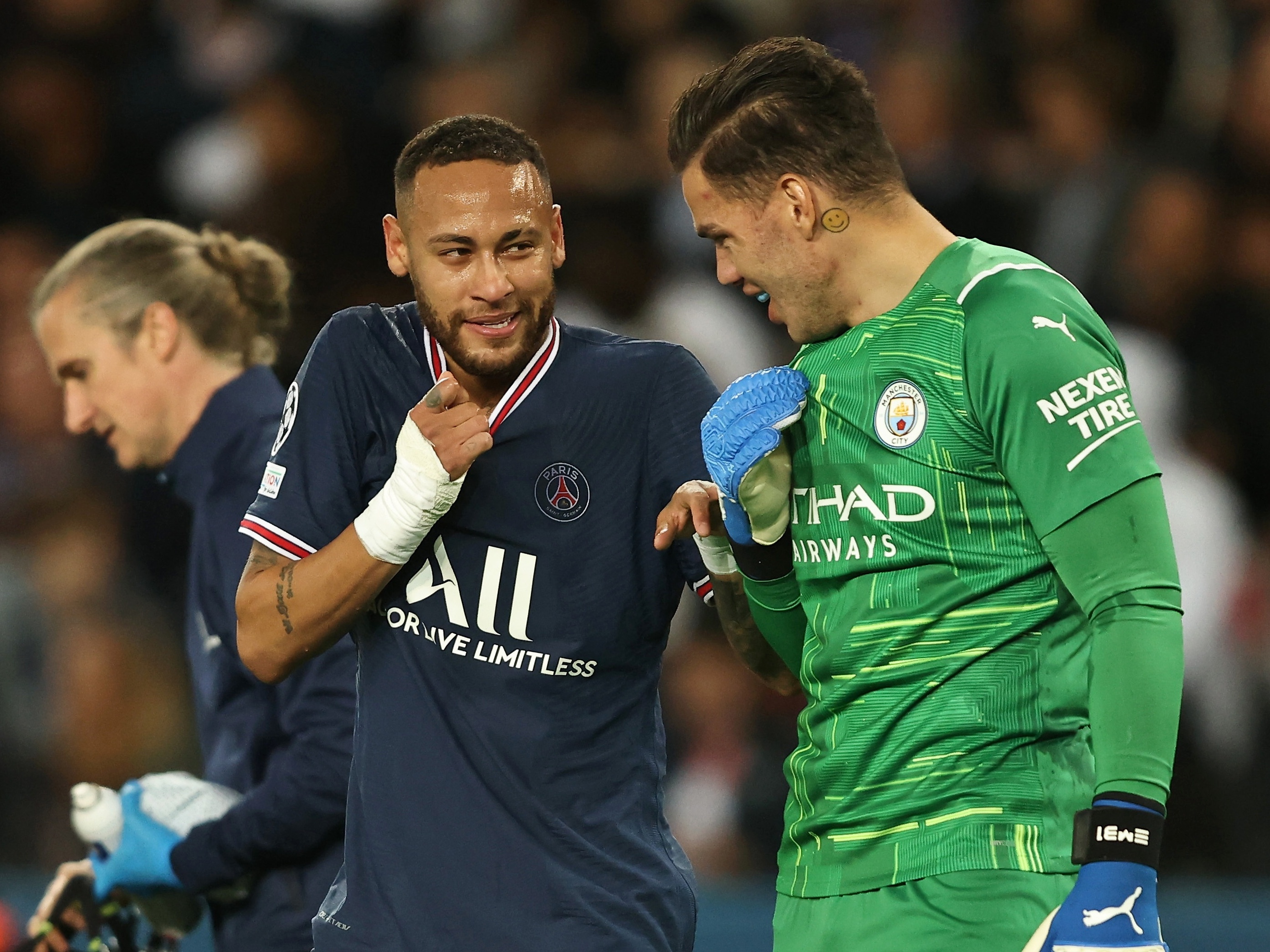 Dois jogadores do Manchester City são diagnosticados com Covid-19