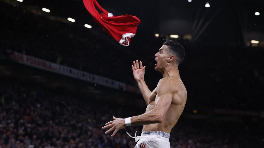 Cristiano Ronaldo comemora gol da vitória do Manchester United contra o Villarreal, na Liga dos Campeões - REUTERS
