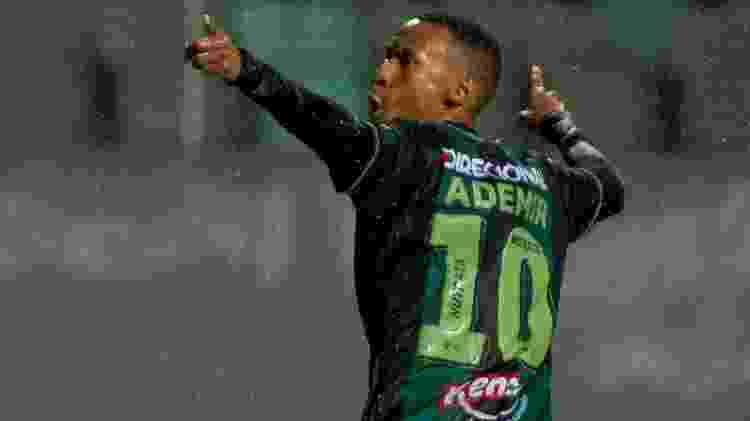 Ademir, do América-MG, comemora gol marcado sobre a Chapecoense pelo Campeonato Brasileiro - Alessandra Torres/AGIF - Alessandra Torres/AGIF