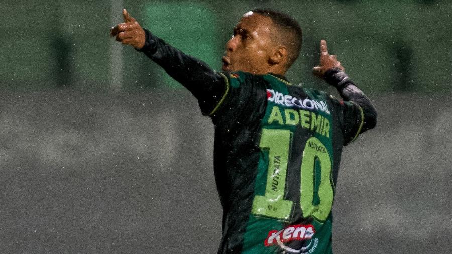 São Paulo é derrotado pelo América-MG e dá adeus à temporada melancólica