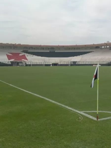 STJD aplica multa e proíbe torcida em 4 jogos do Vasco em São Januário